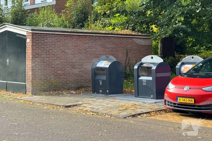 Veel rookontwikkeling bij brand in ondergrondse container
