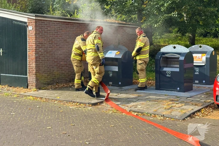 Veel rookontwikkeling bij brand in ondergrondse container