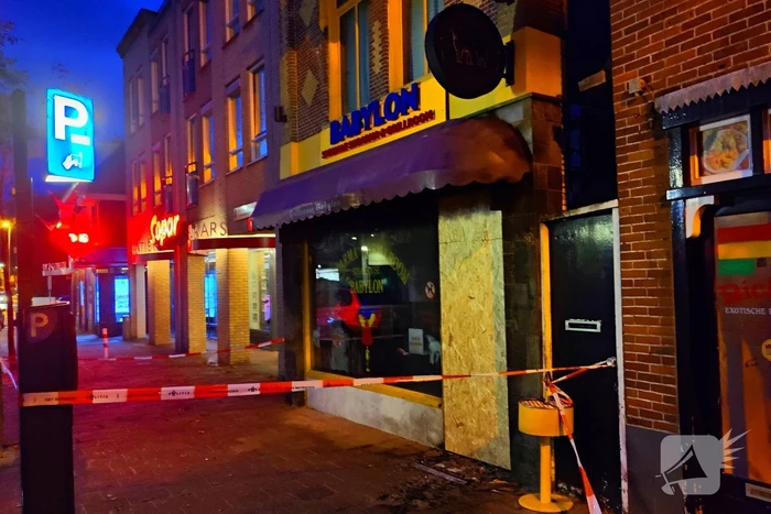 Explosie bij horecagelegenheid zorgt voor schade en rookoverlast