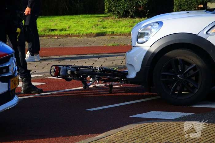 Opnieuw fietser geschept op rotonde