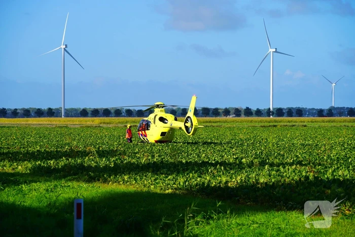 Automobilist komt om bij botsing met tractor