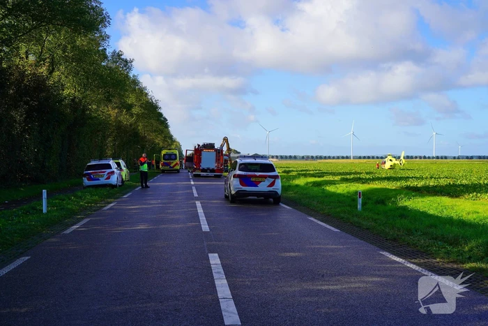Automobilist komt om bij botsing met tractor