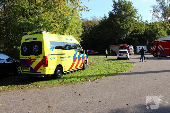 Brandweer groots ingezet voor brand bij manege