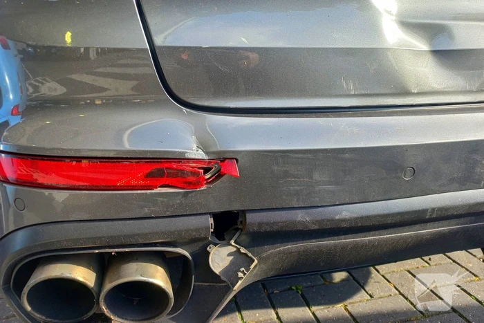 Invoegende personenauto veroorzaakt ongeval