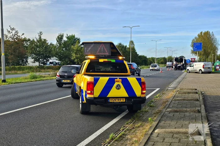 Lijnbus en personenauto met elkaar in botsing