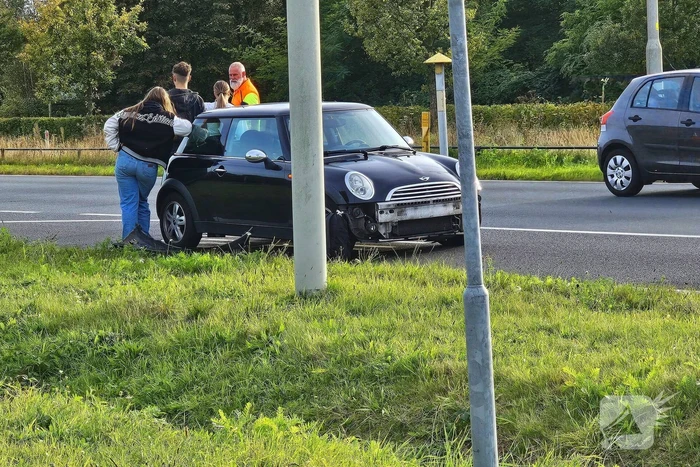 Lijnbus en personenauto met elkaar in botsing