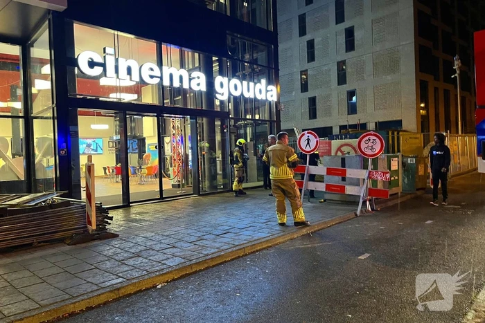 Brandweer onderzoekt vreemde lucht in bioscoop