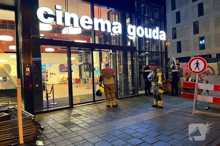 Brandweer onderzoekt vreemde lucht in bioscoop