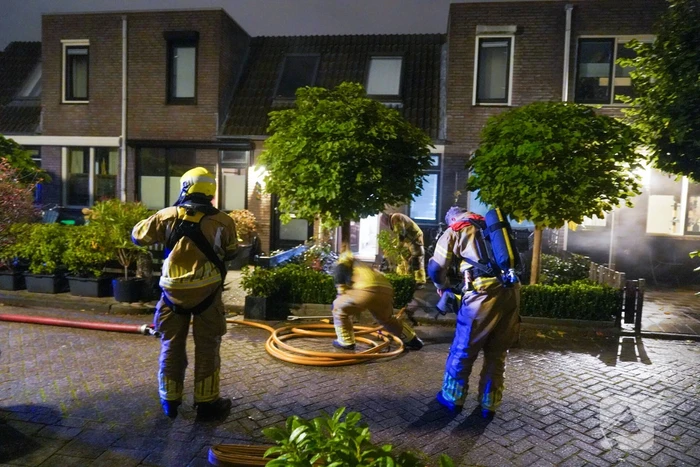 Politie onderzoekt explosie bij voordeur