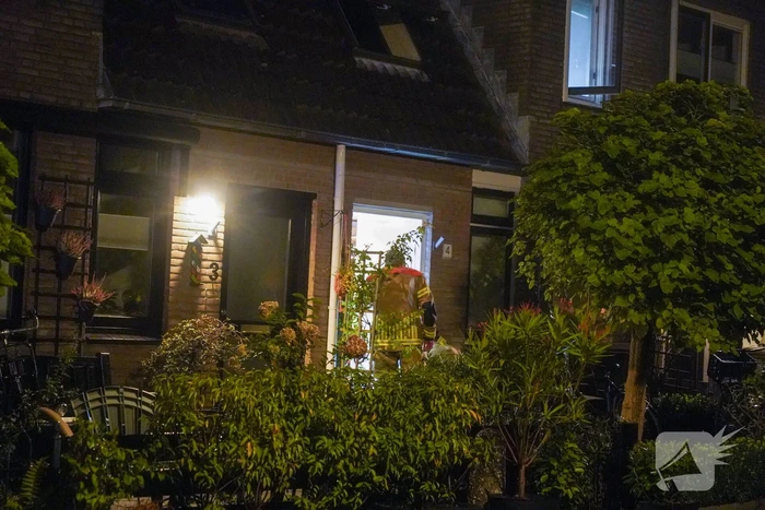 Politie onderzoekt explosie bij voordeur