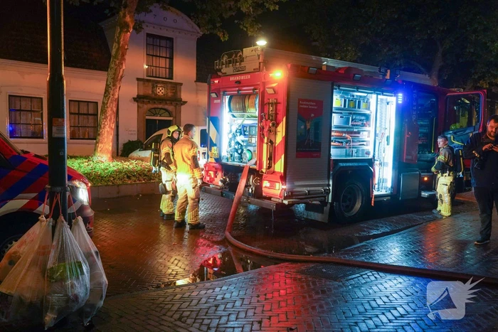 Politie onderzoekt explosie bij voordeur