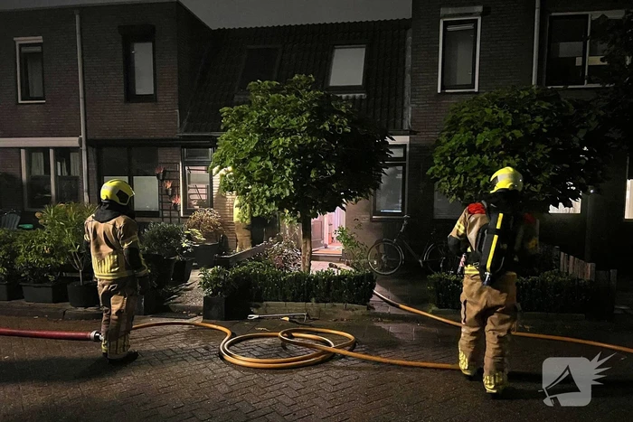 Politie onderzoekt explosie bij voordeur