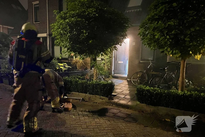 Politie onderzoekt explosie bij voordeur