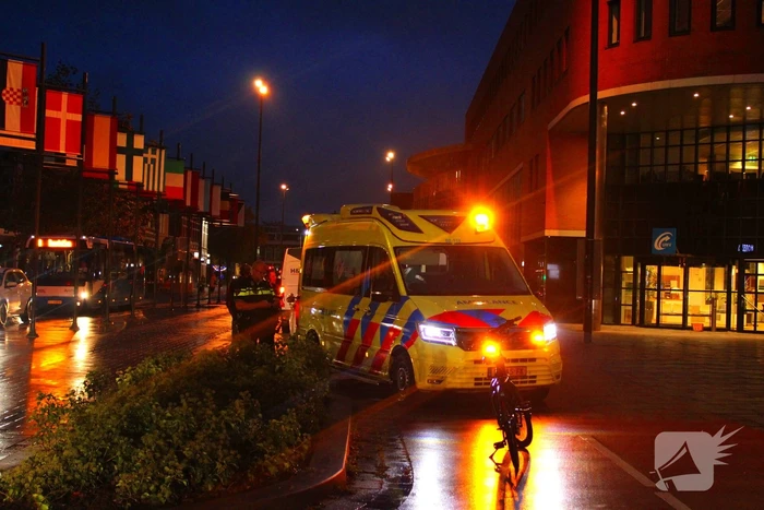 Fietser gewond bij botsing met pakketbezorger