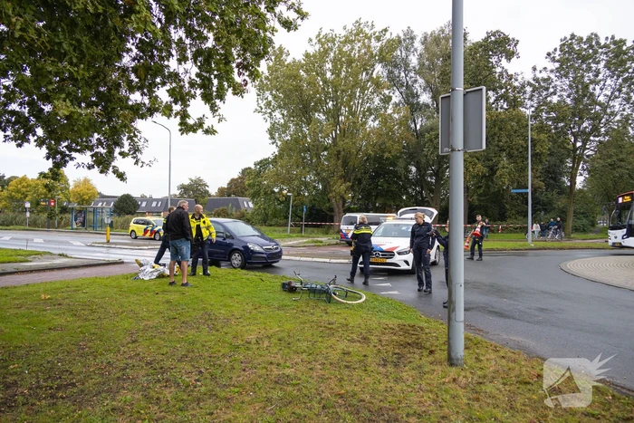 Fietser zwaargewond bij aanrijding