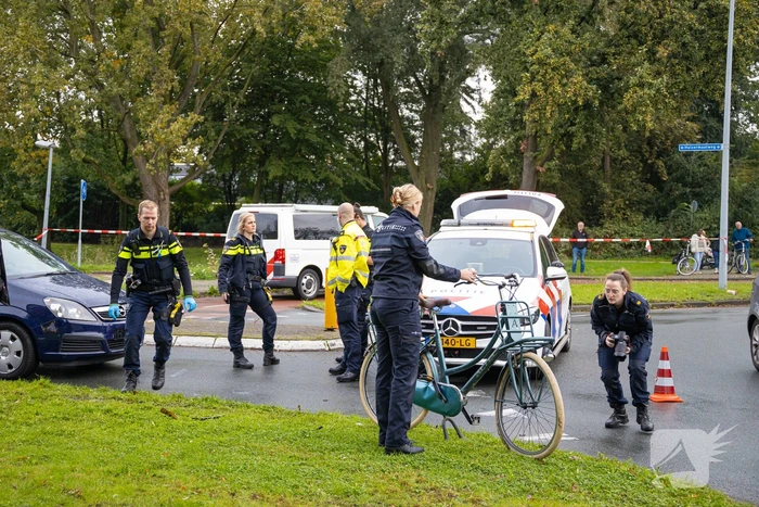 Fietser zwaargewond bij aanrijding