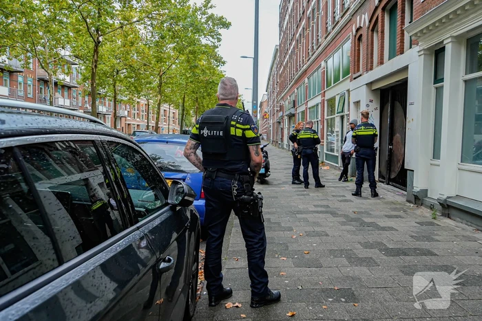 Politie massaal aanwezig na dreiging met mes