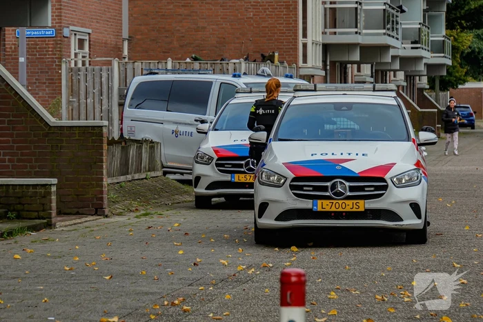 Politie massaal aanwezig na dreiging met mes