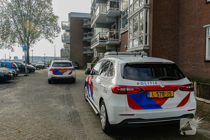 Politie massaal aanwezig na dreiging met mes