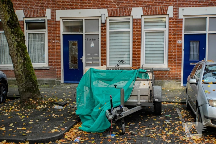 Bouwvakkers starten met schadeherstel bij flat