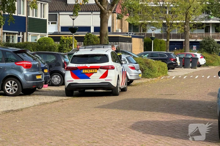 Flitsbezorger botst op uitparkerende auto