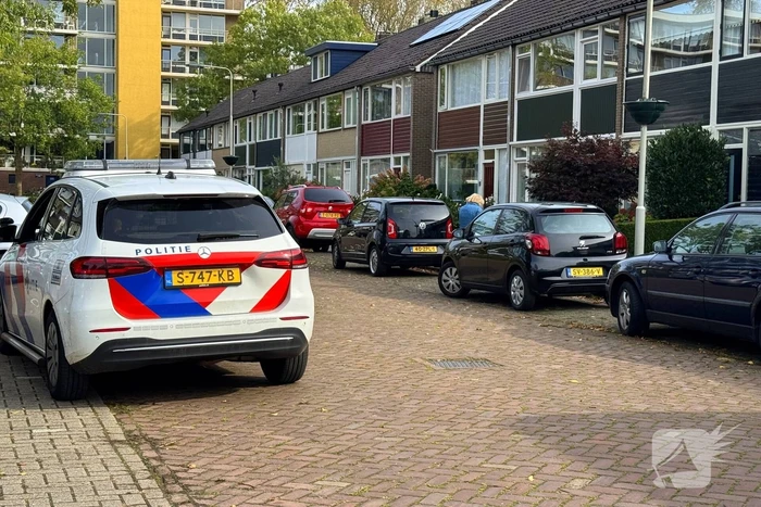 Flitsbezorger botst op uitparkerende auto