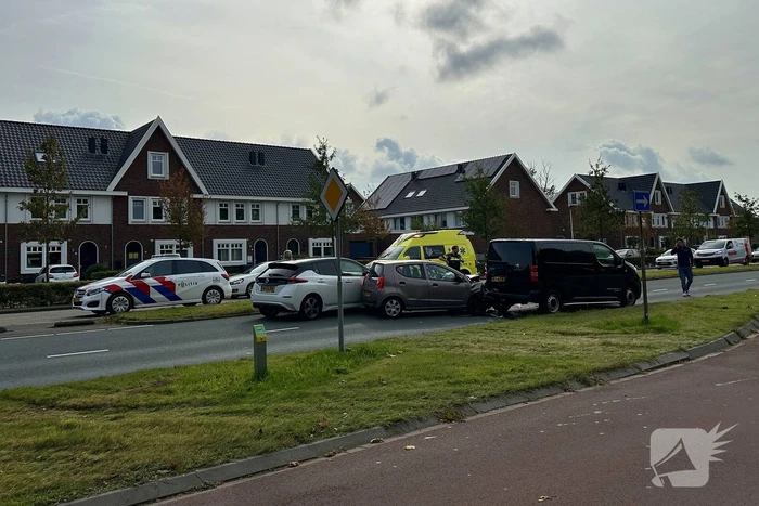 Grote opstopping door ongeval met drie voertuigen