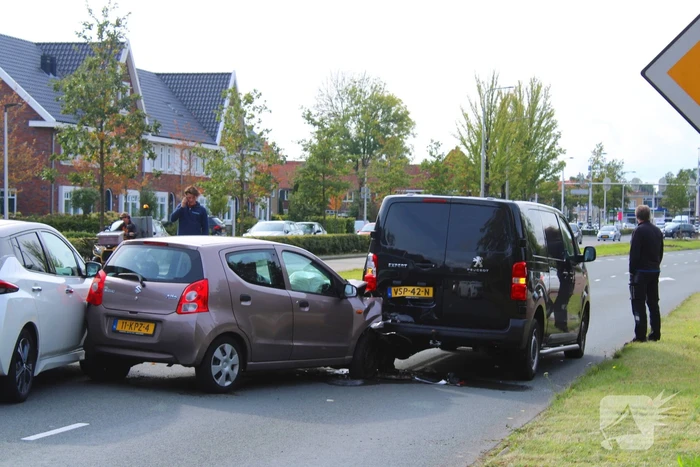 Grote opstopping door ongeval met drie voertuigen
