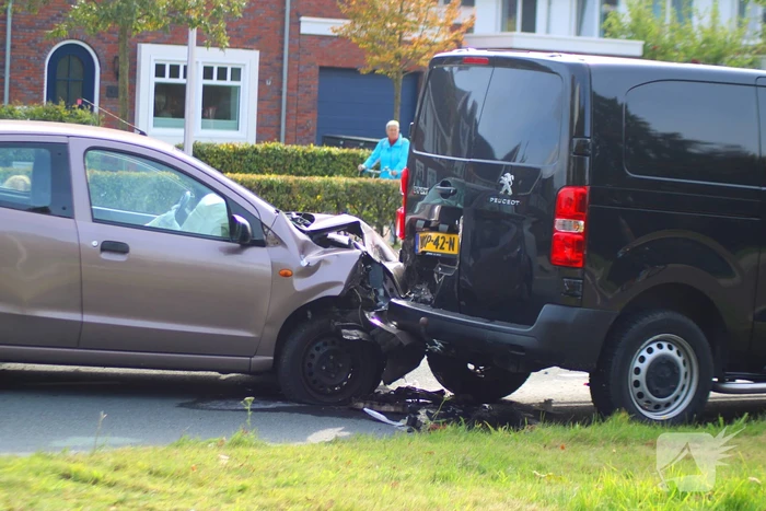 Grote opstopping door ongeval met drie voertuigen