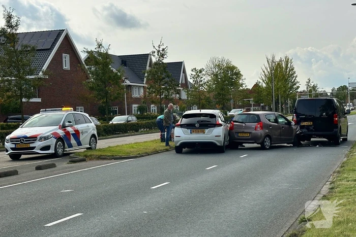 Grote opstopping door ongeval met drie voertuigen