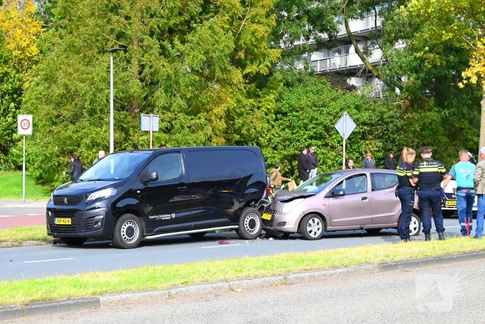 Grote opstopping door ongeval met drie voertuigen
