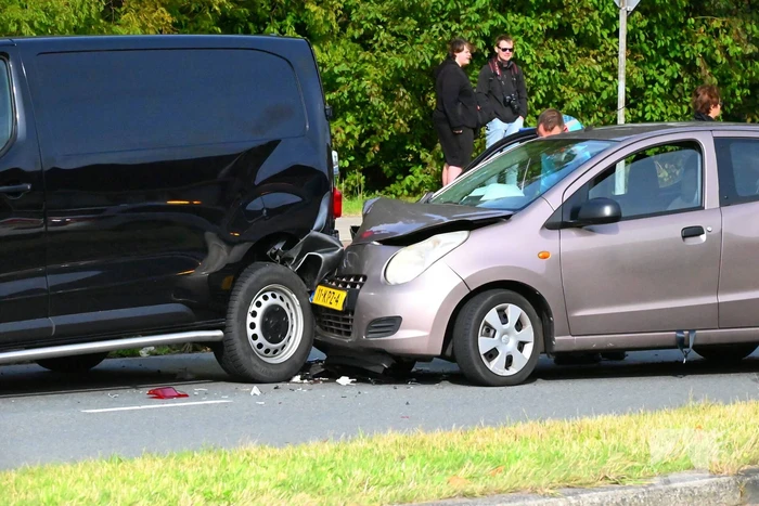 Grote opstopping door ongeval met drie voertuigen