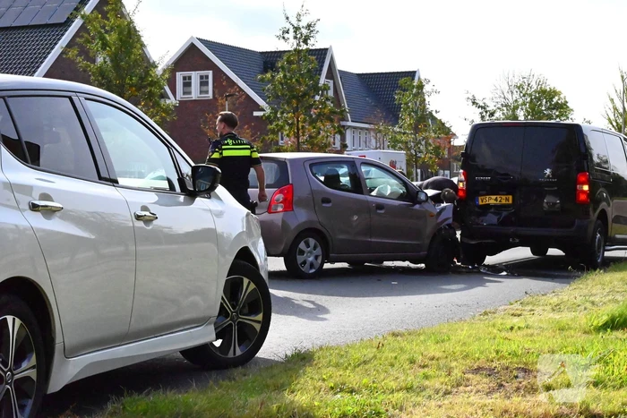 Grote opstopping door ongeval met drie voertuigen