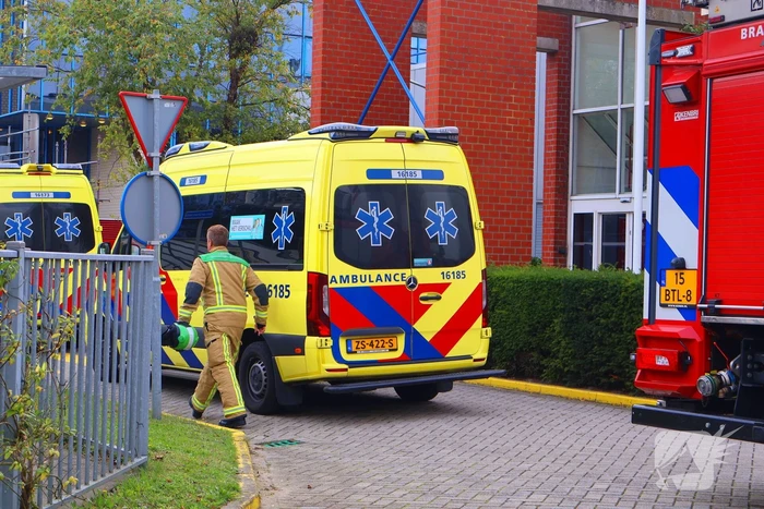 Brandweer doet onderzoek bij CO2 lekkage in pand Johnson Johnson