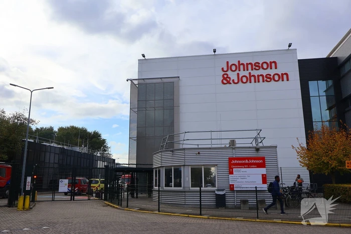 Brandweer doet onderzoek bij CO2 lekkage in pand Johnson Johnson