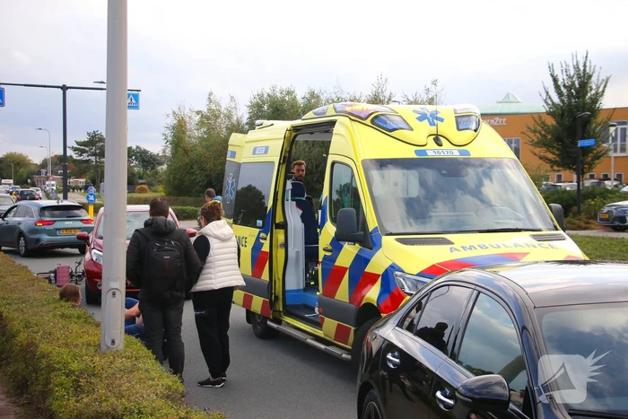 Kind op fiets geschept door automobilist