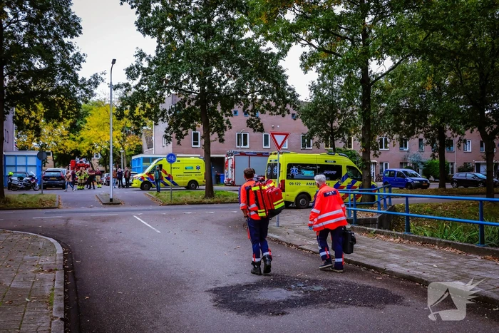 Persoon valt van steiger, traumateam ingezet