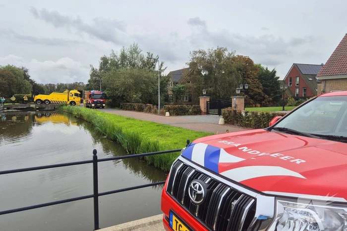Vrachtwagen rijdt dieseltank lek