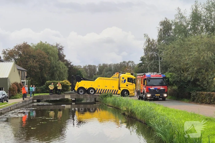 Vrachtwagen rijdt dieseltank lek