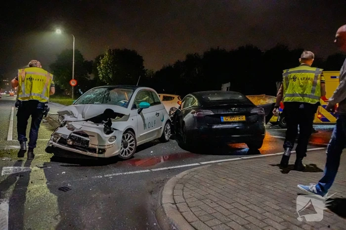 Gewonde en flinke schade bij aanrijding