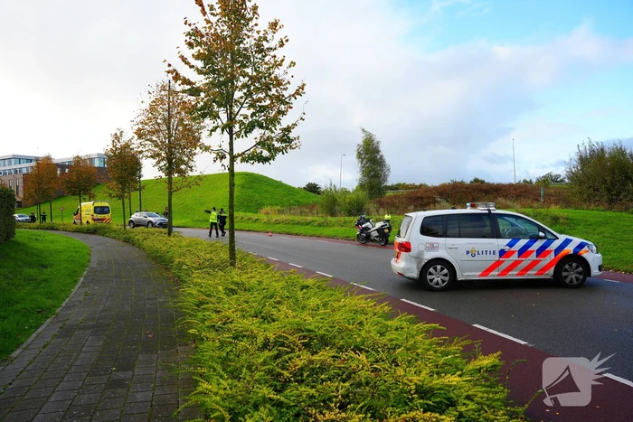 Vrachtwagen klapt achterop auto