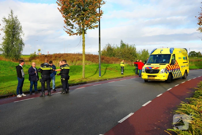 Vrachtwagen klapt achterop auto