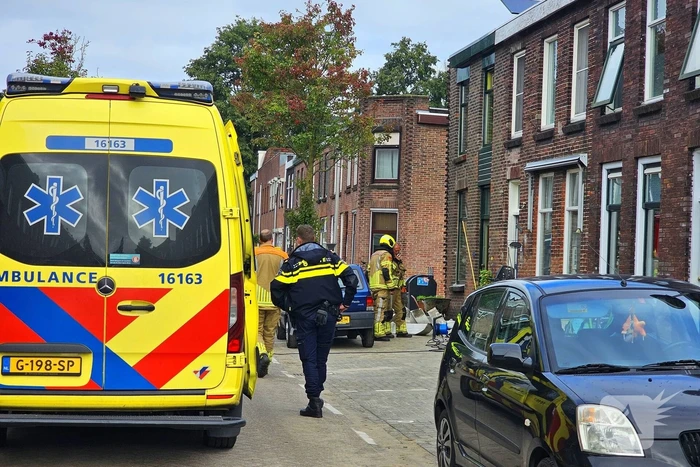 Brand in woning: Twee personen nagekeken door ambulancepersoneel