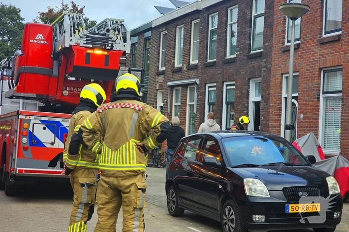 Brand in woning: Twee personen nagekeken door ambulancepersoneel