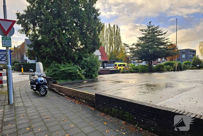 Scooterrijder gewond naar ziekenhuis