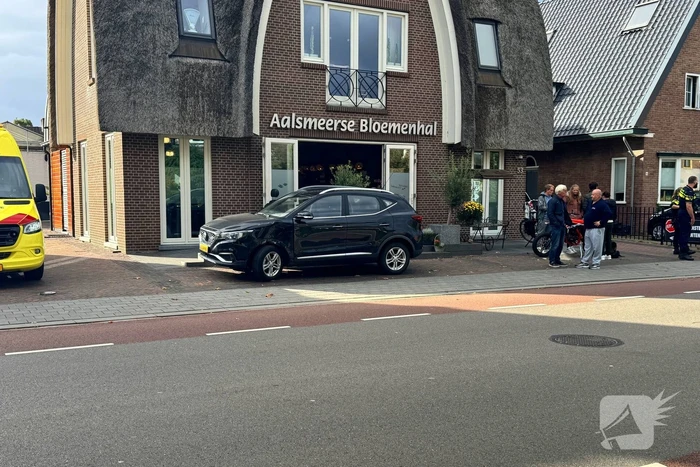 Brommerrijder en automobilist met elkaar in botsing