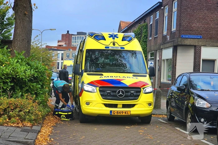Persoon gewond bij steekincident, politie houdt verdachte aan