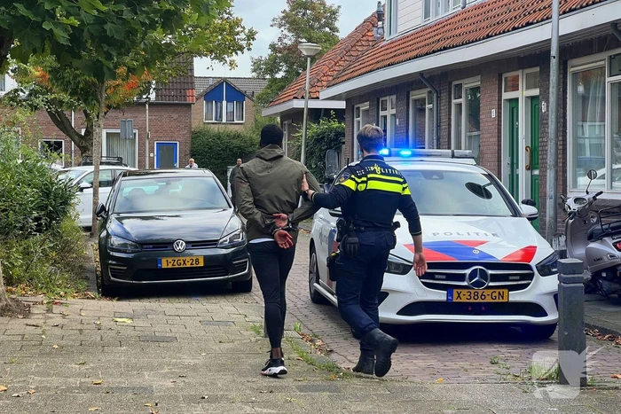 Persoon gewond bij steekincident, politie houdt verdachte aan