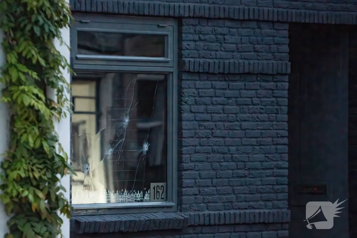 Tientallen kogels afgeschoten op woning