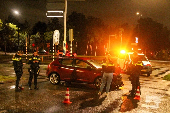 Flinke schade bij botsing met twee voertuigen